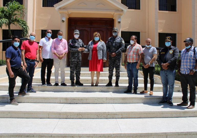 Gobernación de Azua y Dirección Regional Oeste de la Policía trabajarán en conjunto contra la delincuencia