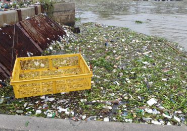 Videos | Unidades de ITABO son afectadas por toneladas de basura en la toma de agua