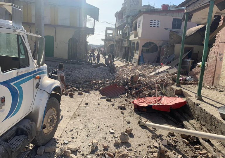 Cifra de muertes por terremoto en Haití sube a 724 mientras se acerca tormenta tropical