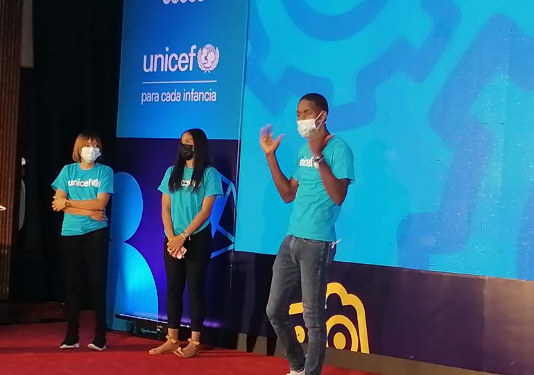 VIDEO | 1 de cada 5 adolescentes en RD usa internet siempre que lo necesita, según Unicef e Indotel