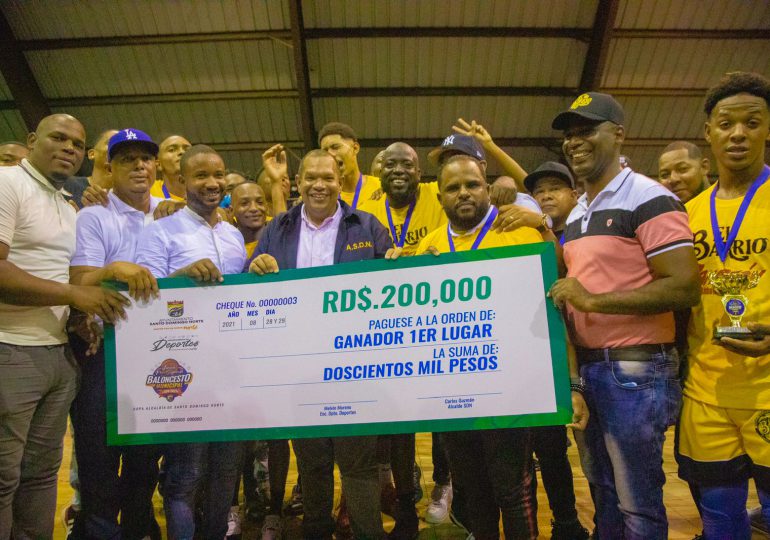 Alcalde de Santo Domingo Norte entrega 450 mil pesos en premios a ganadores de torneo de Baloncesto