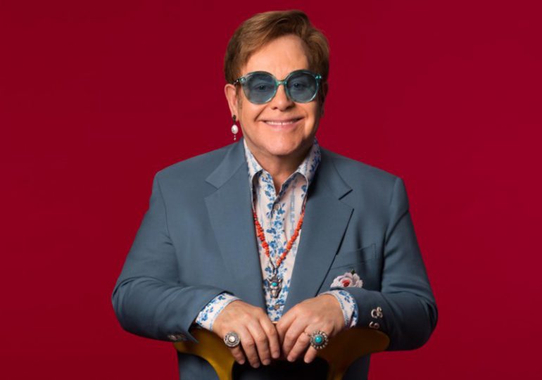 VIDEO | Elton John hace concierto improvisado en un restaurante de Cannes