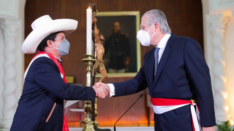 Pedro Castillo nombra a diplomático de carrera como nuevo canciller de Perú