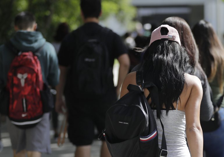 EEUU extiende moratoria del pago de las deudas de estudiantes