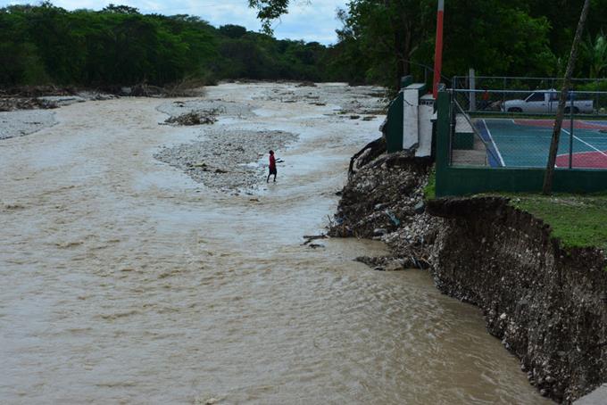 Video | Colapsa puente en Pedro Brand, tras el paso de la tormenta Fred