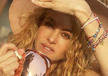 Paulina Rubio disfruta espectaculares vacaciones por Grecia