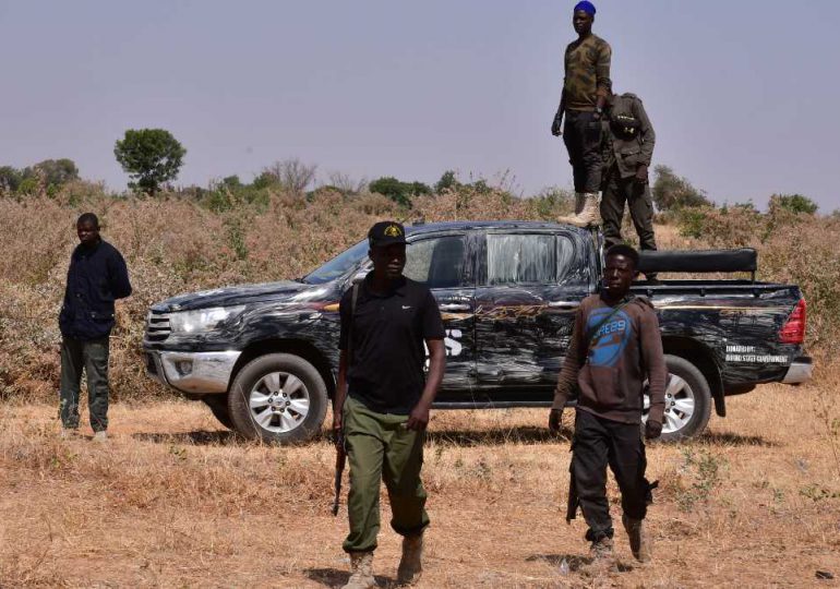 Hombres armados matan a 13 y secuestran a 10 en noroeste de Nigeria