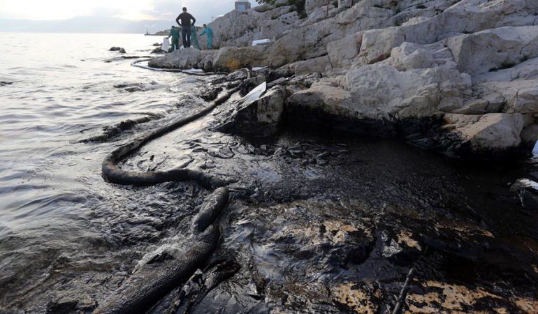 Enorme vertido de petróleo en el mar Negro, afirma ONG