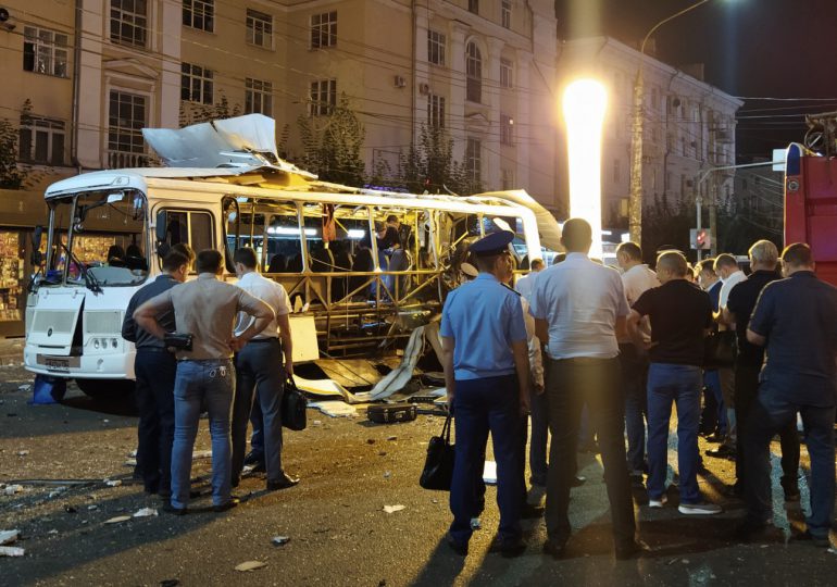 Explosión a bordo de un bus deja un muerto y al menos 17 heridos en Rusia