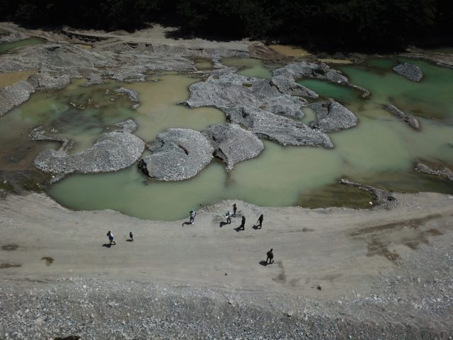 Medio Ambiente interviene extracción ilegal de materiales en Muchas Aguas, San Cristóbal