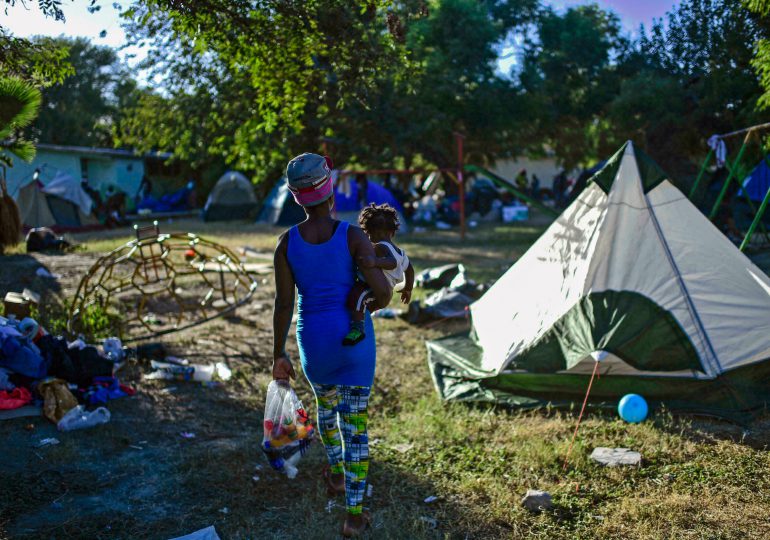 Acosados por la realidad, haitianos cambian sueño americano por una oportunidad en México