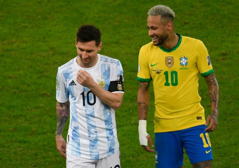 Brasil-Argentina, la cumbre del fútbol con Neymar y Messi en un premundial en llamas