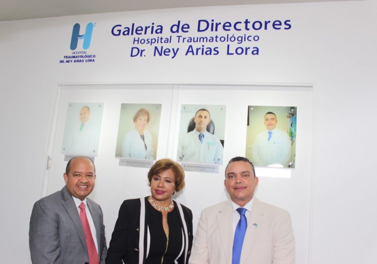 Hospital Ney Arias Lora inaugura Sala de Directores