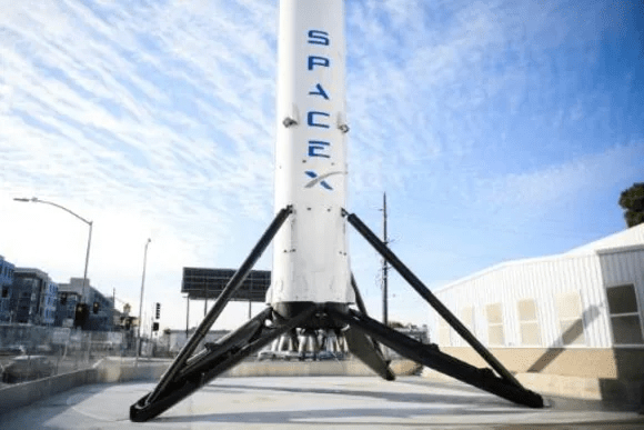 SpaceX lanzará tripulación civil a la órbita terrestre