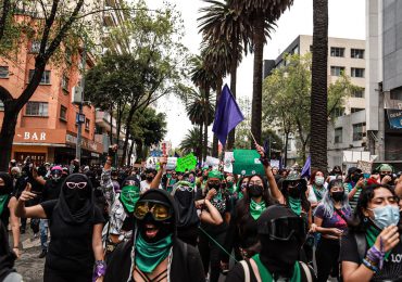 Presidente de México considera "un error" la violencia en marcha por la despenalización del aborto