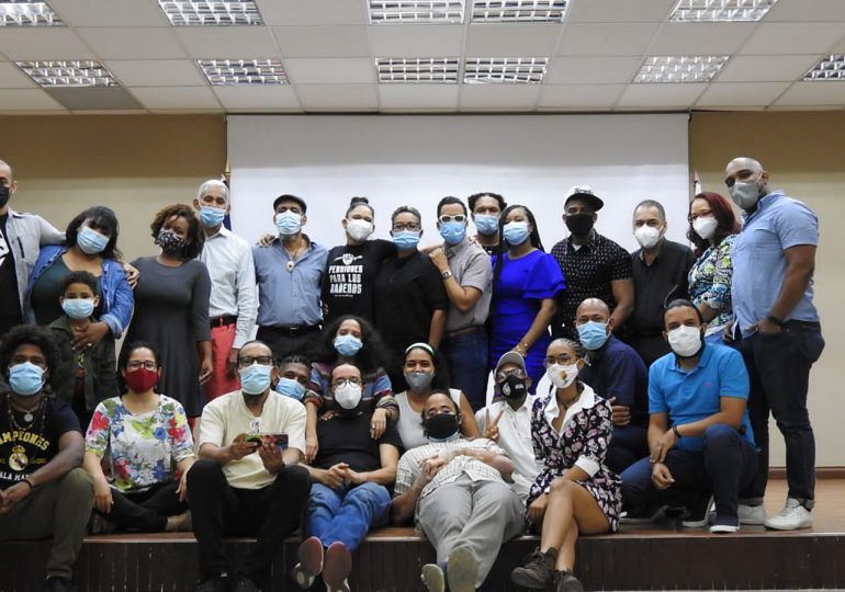 Teatristas tildan de “veleta sin rumbo” gestión cultural del PRM y esperan respuesta a sus demandas