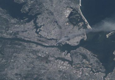 Una imagen satelital de la NASA muestra el impacto de los atentados del 11 de septiembre de 2001