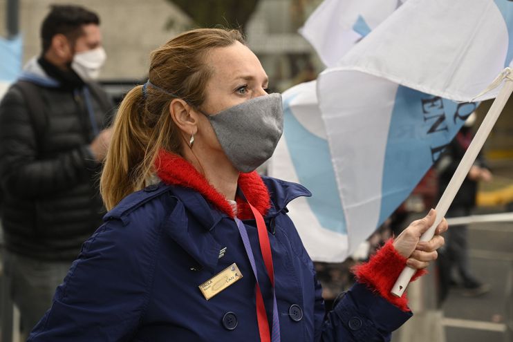 Uso de mascarillas al aire libre dejará de ser obligatorio en Argentina en octubre