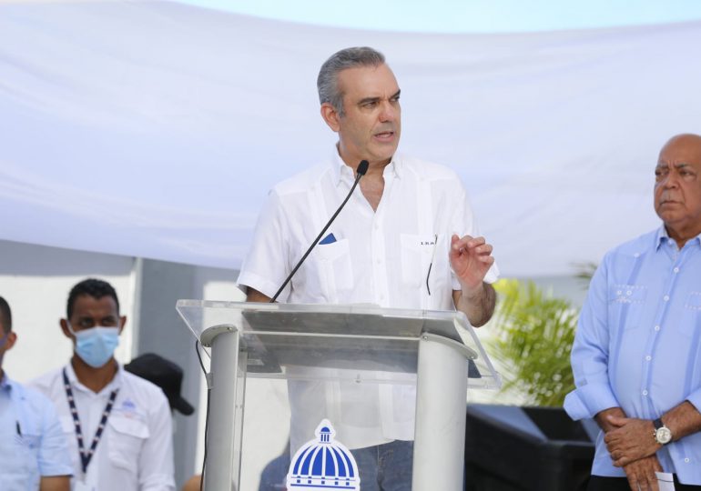 Presidente Abinader entrega Centro de Diagnóstico y Atención Primaria en Haina