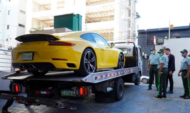 Video | DIGESETT encuentra conductor del Porsche que casi atropella agente en la Abraham Lincoln