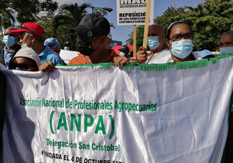 VIDEO | Agrónomos manifiestan frente a ministerio de Agricultura en reposición de los 400 técnicos cancelados