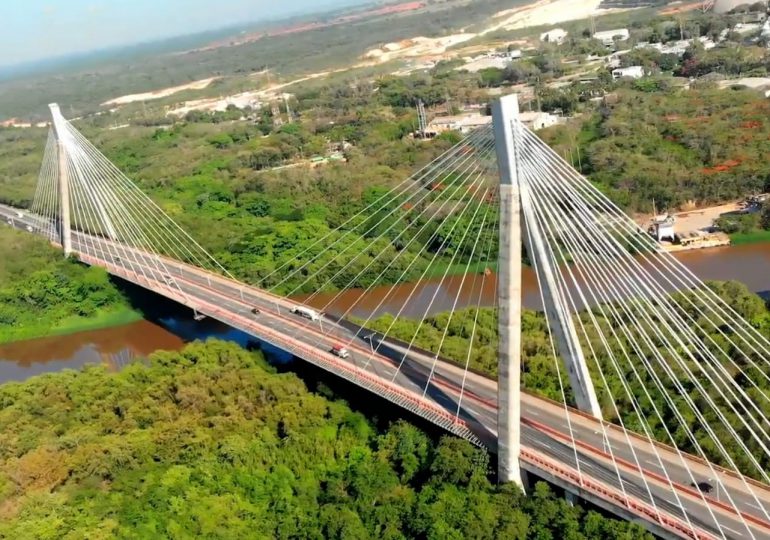 Obras Públicas abrirá este martes carriles Este-Oeste en el puente Mauricio Báez