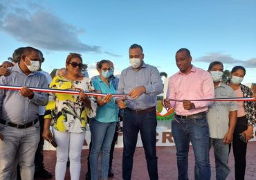 Inauguran parador fotográfico en Bayaguana