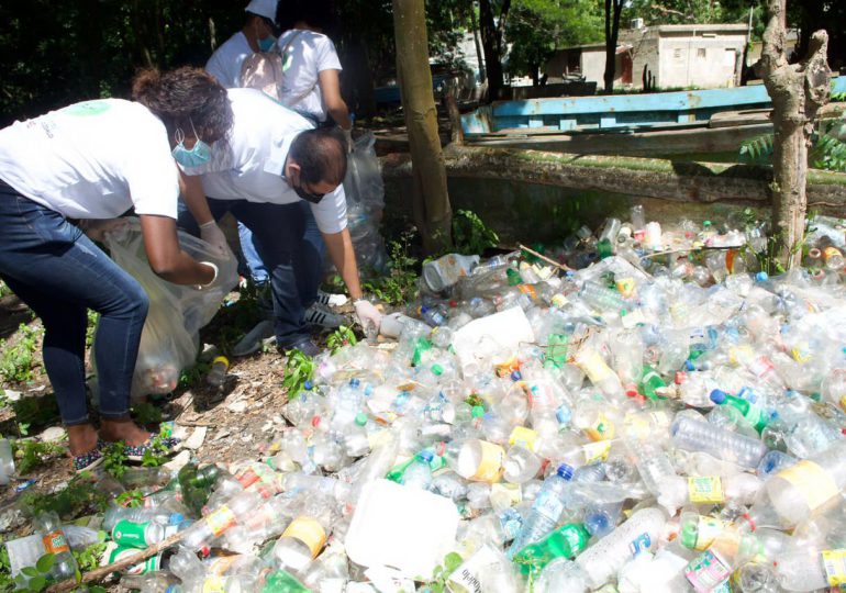 Indotel participa en jornada de limpieza de playas y riberas de ríos en SPM