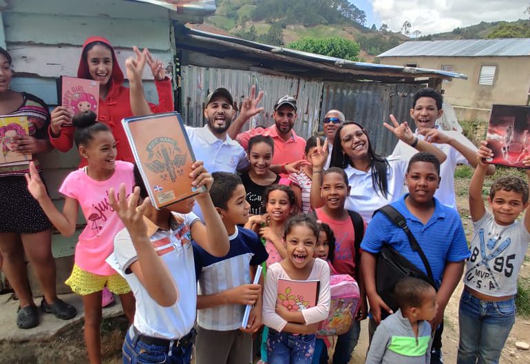 Fundación Torres de Esperanza entrega útiles escolares a más de 700 niños en Constanza y Tireo