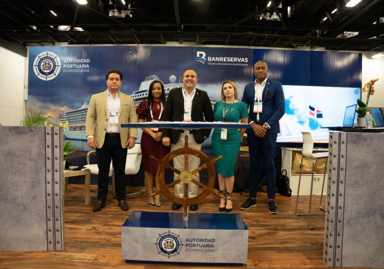 Director de Apordom se reúne con homólogos regionales y operadores de cruceros en feria SeatradeCruise Global de Miami