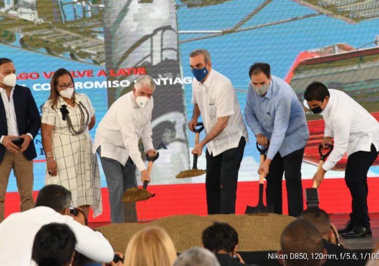 Abinader da primer palazo en construcción de teleférico para modernizar transporte en Santiago