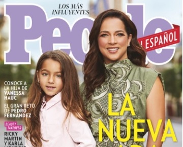 Adamari López adorna la nueva portada de People en Español con su hija Alaïa