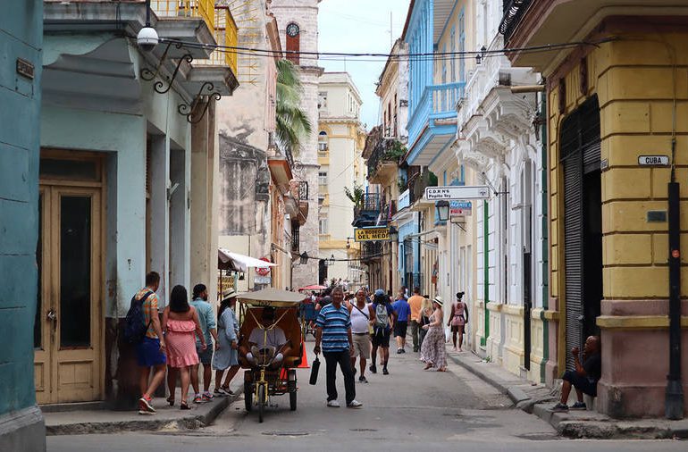 Cuba reabrirá completamente al turismo en noviembre