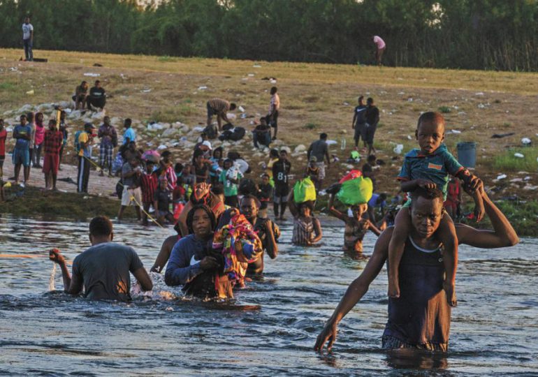 Campamento de migrantes haitianos se diluye en el norte de México