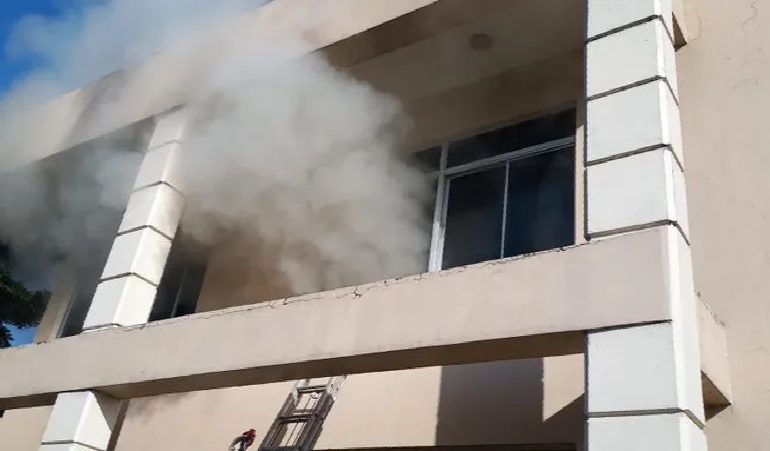 Controlan incendio registrado en el Palacio de Justicia de Monseñor Nouel