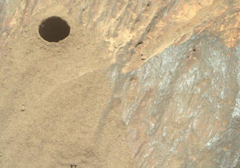 NASA confirma que el rover Perseverance obtuvo fragmento de roca de Marte