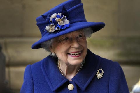 Isabel II descansa en el castillo de Windsor tras el alta hospitalaria