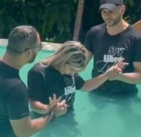 Marcos Yaroide bautizó en su iglesia a Leslie Rosado hace un mes