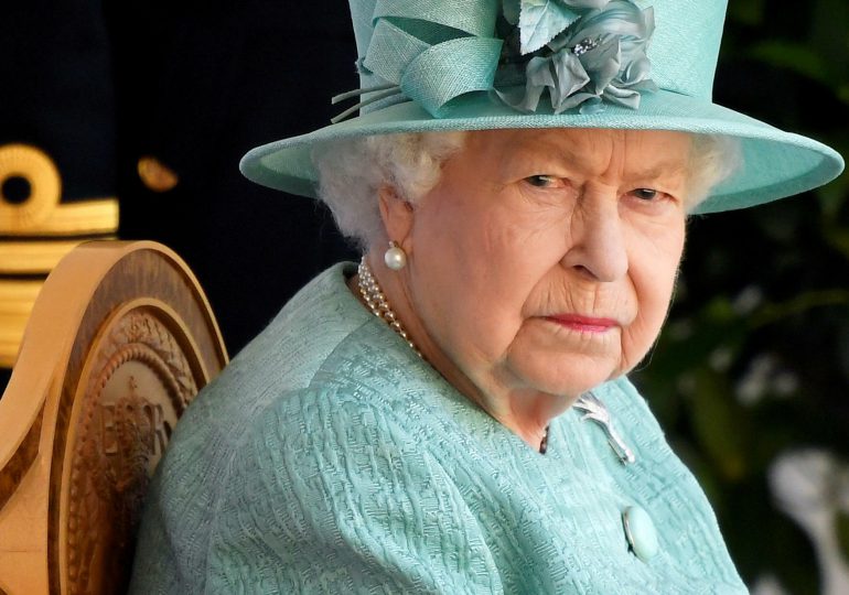 La reina Isabel II pasó la noche del miércoles al jueves ingresada en un hospital