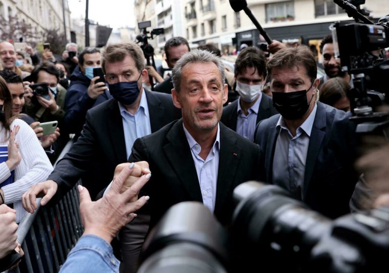 "La gente no es tonta", afirma expresidente francés Sarkozy, condenado por financiación ilegal de campaña