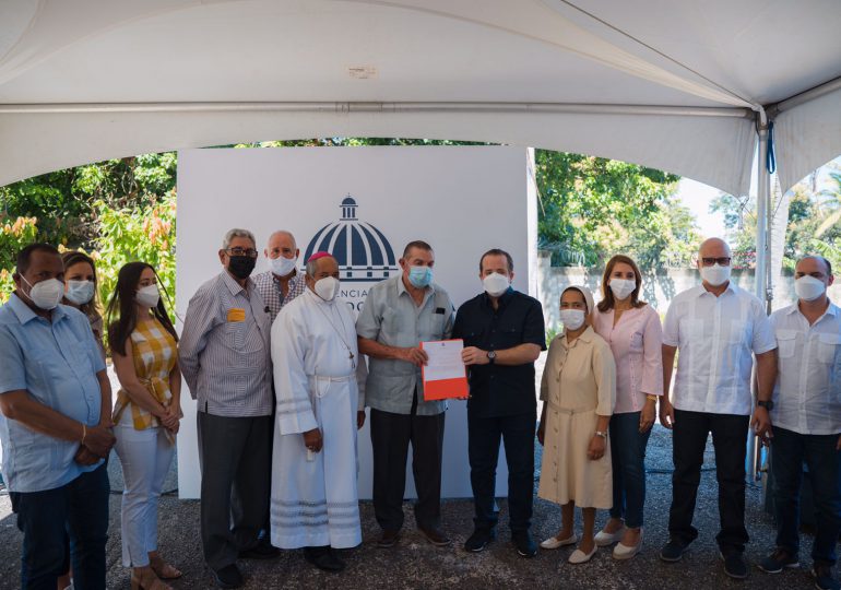 Ministro José Paliza entrega fondos para la ampliación del Hogar de Ancianos San Antonio María Claret