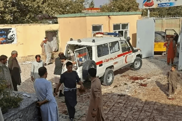Al menos 50 muertos en un atentado suicida en una mezquita de Afganistán