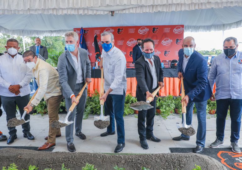 Abinader encabeza primer palazo para construcción de complejo deportivo de los Orioles de Baltimore