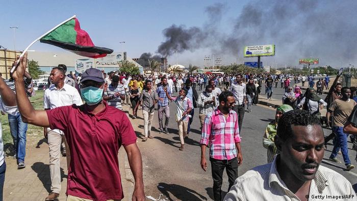 Protestas en Sudán tras el golpe de Estado que suspende la transición