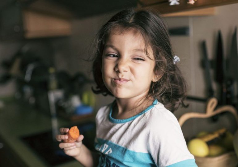 Los niños que comen más frutas y verduras tienen una mejor salud mental