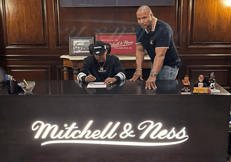 Bulova Family firma millonario contrato con Mitchell Ness