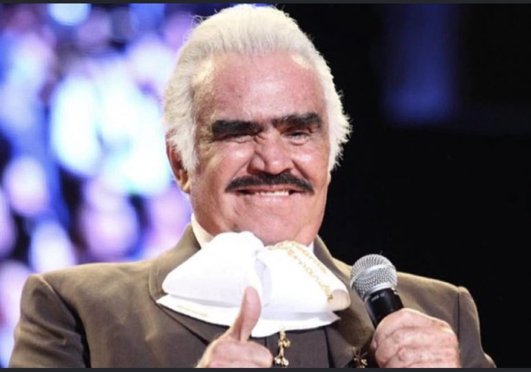 Vicente Fernández sale de terapia intensiva pero continuará hospitalizado