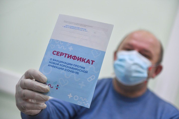 Acusan a personal sanitario ruso de vender certificados  vacunación anticovid-19 falsos