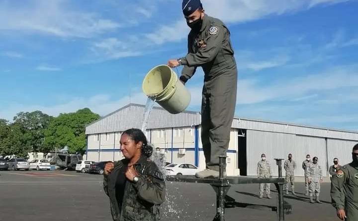 Así recibieron a Leidy tras convertirse en la 2da. Oficial piloto femenina de Alas Rotatorias” , FARD