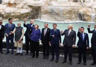Líderes del G20 en Roma realizan el rito de la buena suerte
